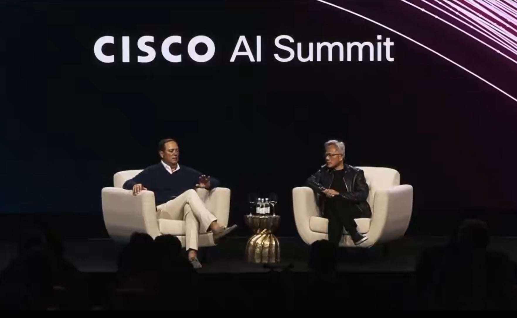 💥 Jensen Huang: Waarom AI software niet vervangt, maar juist versterkt - Video